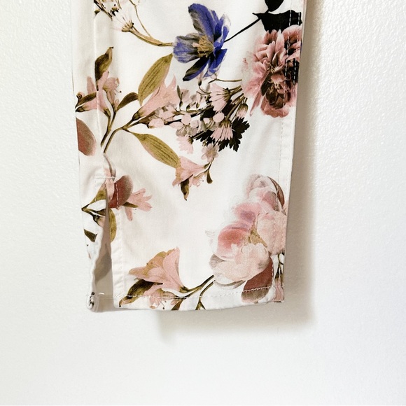 7 For All Mankind JEN7 Floral Cropped Skinny Jeans Capri Ankle — Size 8 - Picture 8 of 10